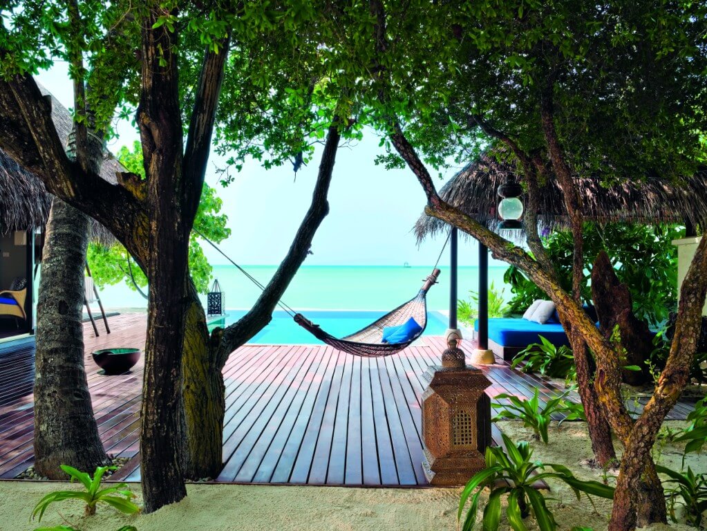29127773-H1-Beach Villa Suite - deck (9999 x 7504)1