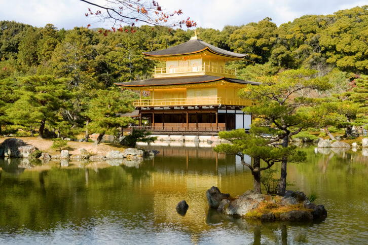 Templo de Kinkaku-ji [baixa]