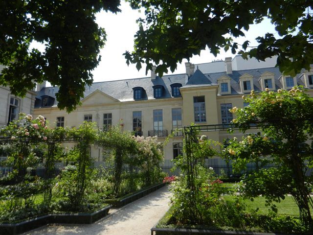 Anne Square St Gilles-Saint-Veneur
