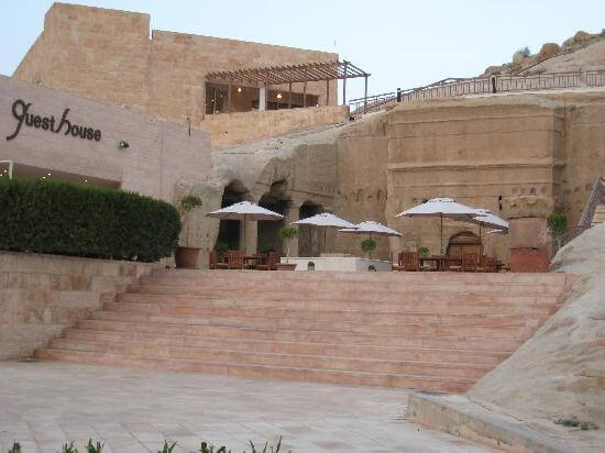 petra-guesthouse-entrance