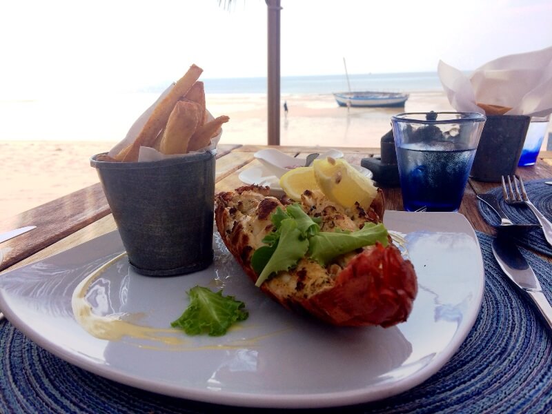Deliciosa lagosta com batatas fritasNão estava no menu e foi providenciada especialmente para a gente!Foto: magari blu