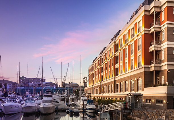 O hotel está entre a marina e o V & A WaterfrontFoto: Divulgação