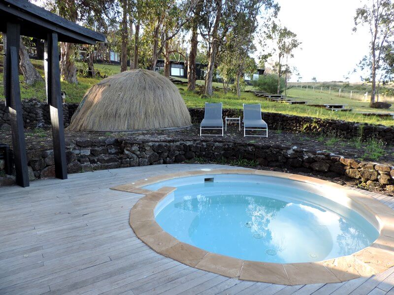 Jacuzzi - a "oca" ao fundo é uma sauna Foto: magari blu