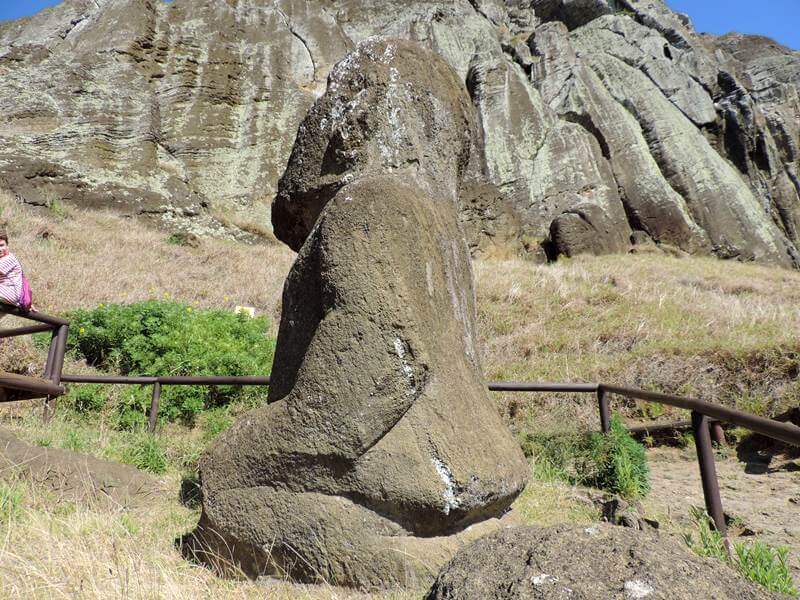 Este é o único Moai que tem pernas e está ajoelhado Foto: magari blu