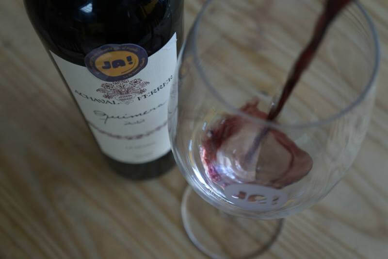 Degustando um vinho no Lo de JoaquínFoto: Divulgação
