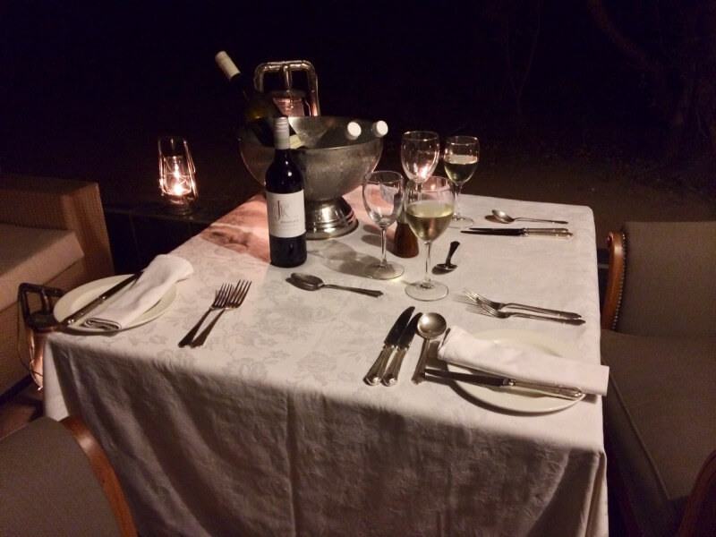 Jantar romântico armado na varanda! Presente especial da nossa parceira Teresa Perez ToursFoto: magari blu