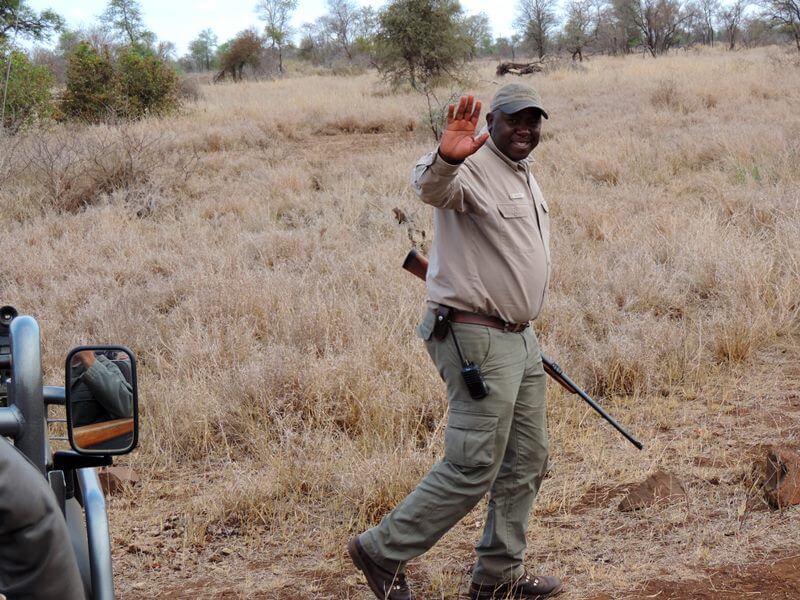 Nosso tracker, Daniel, em busca dos Big Five! Foto: magari blu