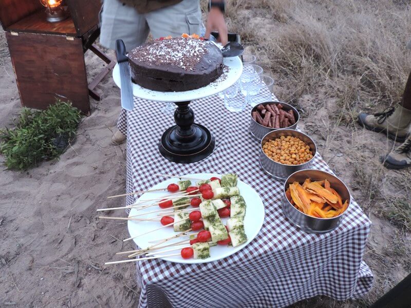 O guia e o tracker montaram uma mesa para o nosso lanchinhoFoto: magari blu