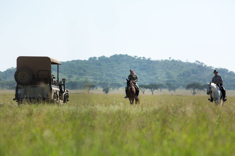 Safári a cavalo no Singita Sasakwa Lodge Foto: Divulgação