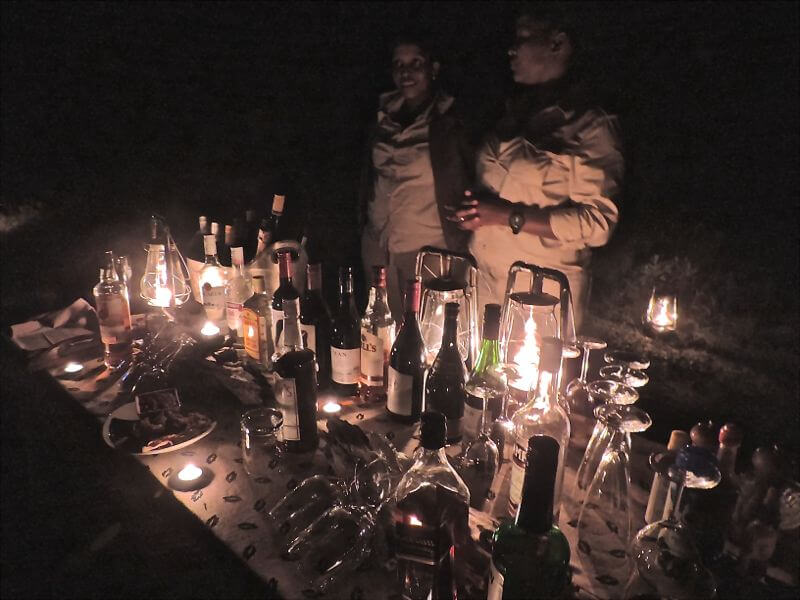 O bar montado no "dinner in the bush" Foto: magari blu