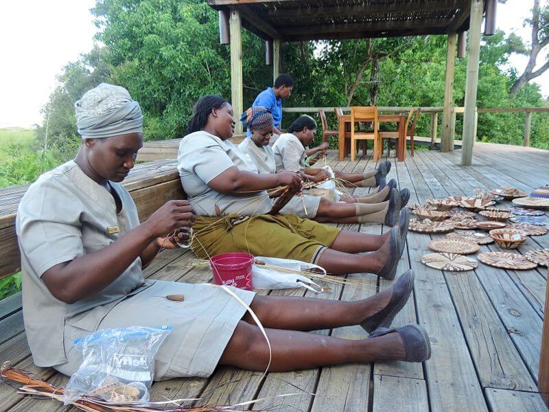 Enquanto isso, as meninas do camp mostram sua habilidade nas lindas cestas Foto: magari blu
