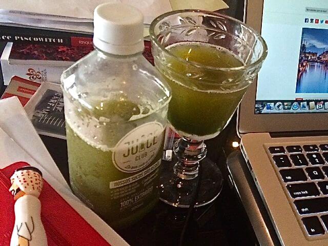 Suco Que DetoxCouve manteiga, espinafre, pepino, maçã, limão e gengibre Foto: magari blu
