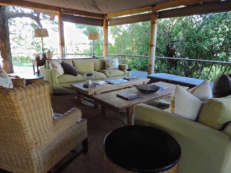 Lounge do Toka Leya Camp Foto: magari blu