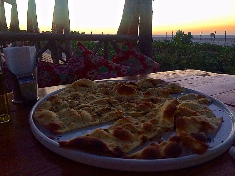 Focaccia com pôr do sol Foto: magari blu
