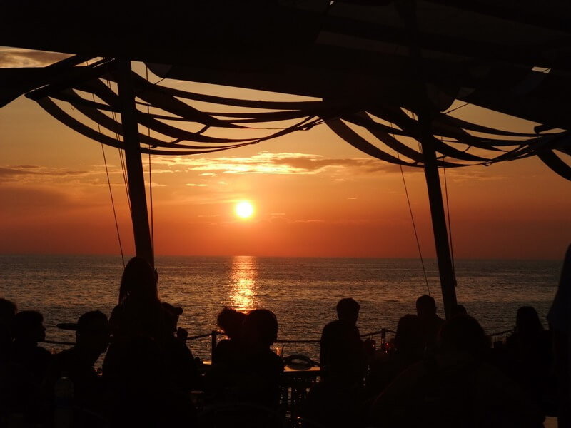 Pôr do sol no Café del Mar Foto: Reprodução