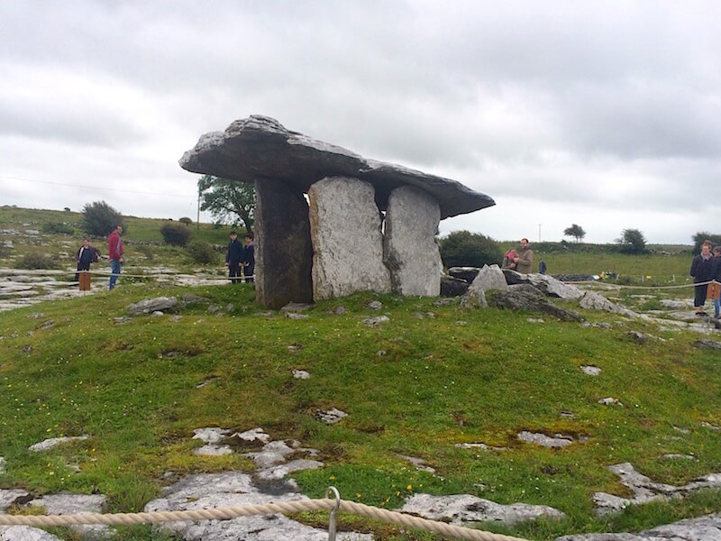 Poulnabrone Portal Tomb Foto: Larrisa Correia