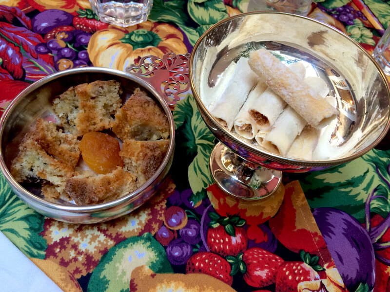 Niv, receita da tia da Tia Armênia No delicado canudinho, recheio de nozes e amêndoas Foto: magari blu