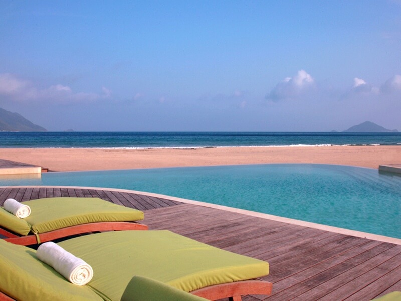 Deck da piscina Foto: Six Senses Con Dao