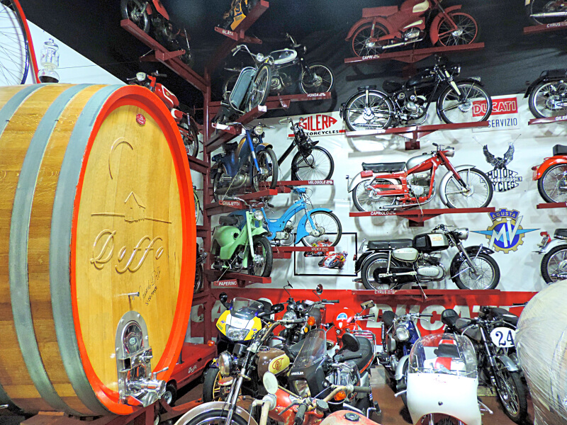 Parte da coleção de motos de Marcelo Doffo Foto: magari blu
