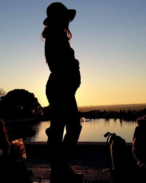 Eu, grávida, no pôr do sol no Templo de Debod Foto: Sara Meirinho