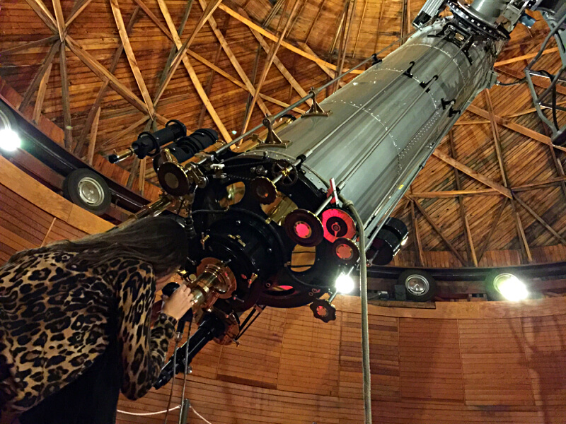 O telescópio Clark, que tem mais de 100 anos, está guardado em um domo de madeira. Foto: magari blu