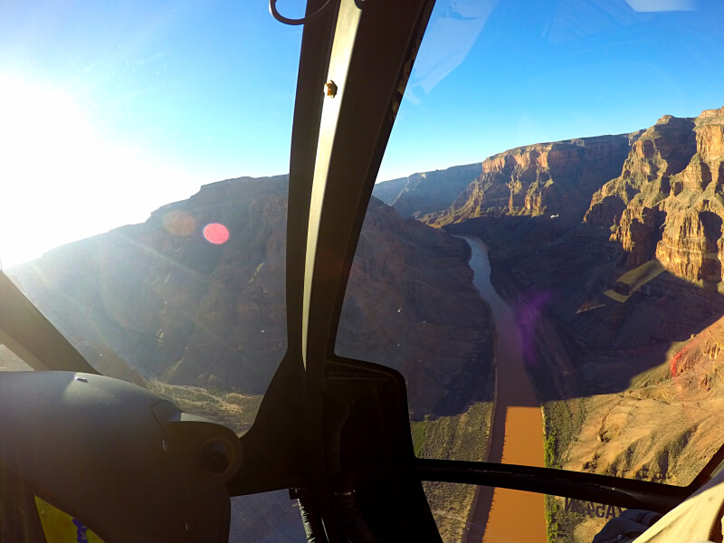 Grand Canyon e o rio Colorado vistos do helicóptero Foto: magari blu