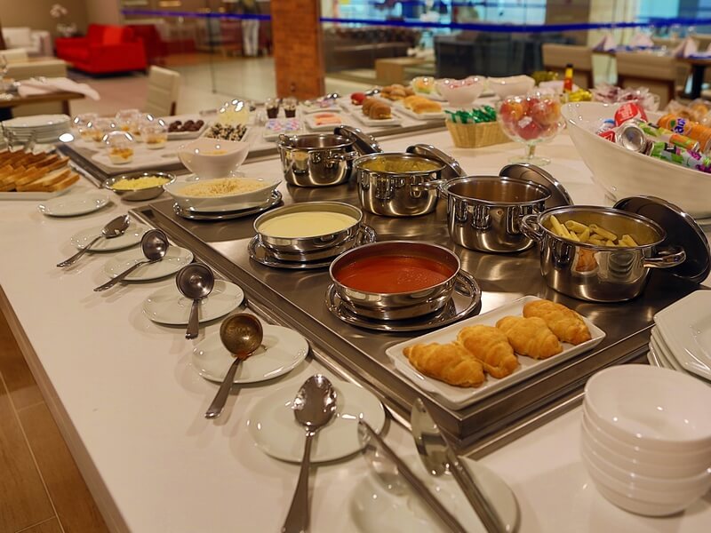 Buffet do jantar Foto: Reprodução
