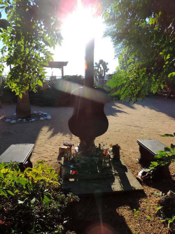 Memorial dedicado a Gram Parsons no Joshua Tree Inn Foto: magari blu