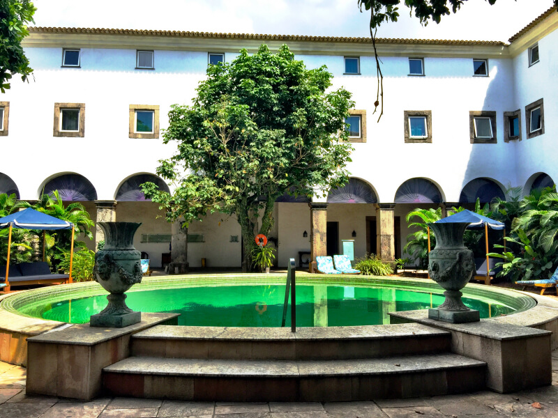 A piscina do Pestana Convento do Carmo Foto: magari blu
