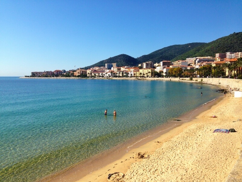 Praia em Ajaccio Foto: Sara Meirinho