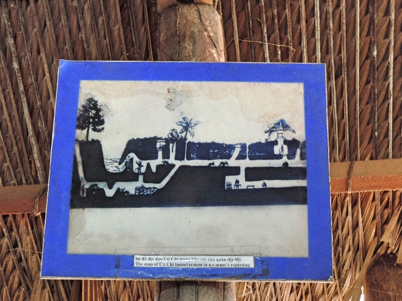 No desenho, os níveis abaixo da terra em Cu Chi Foto: Ana Maria Junqueira