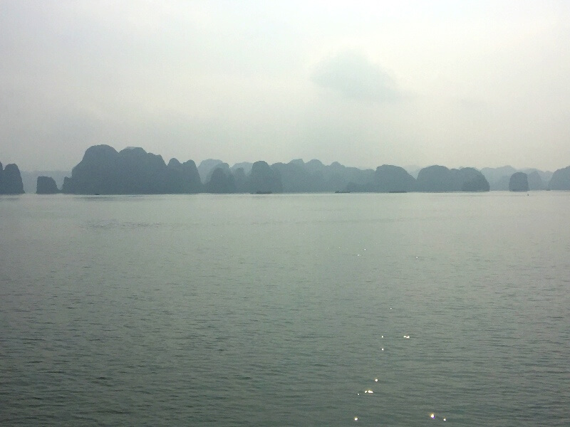 Halong Bay sob nuvens Foto: Ana Maria Junqueira