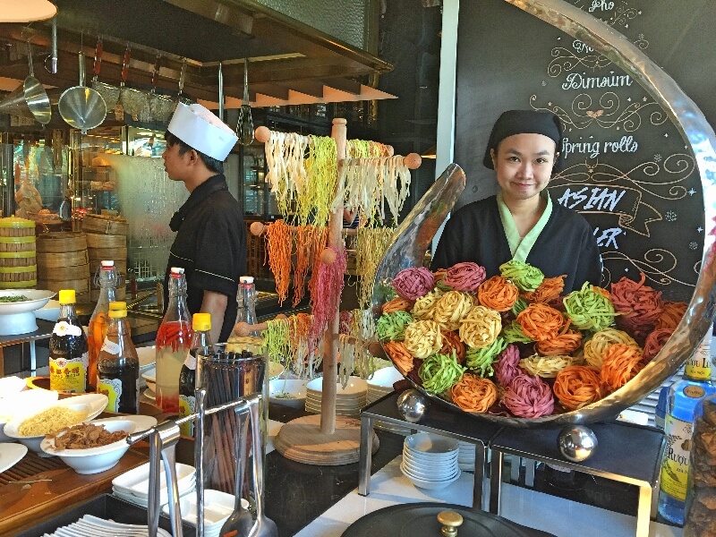 Café da manhã no Sofitel Saigon Plaza Foto: Ana Maria Junqueira