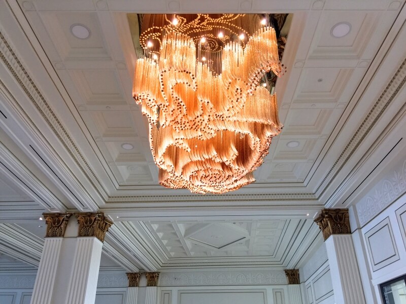 Lustre no lobby do hotel Foto: Ana Maria Junqueira