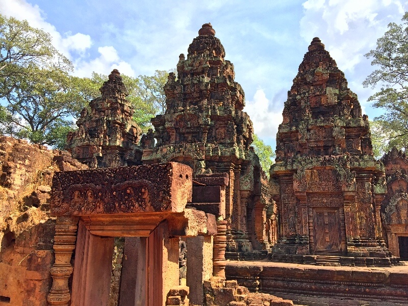 Banteay Srei Temple: um dos muitos templos que vale a pena visitar com guia Foto: Ana Maria Junqueira
