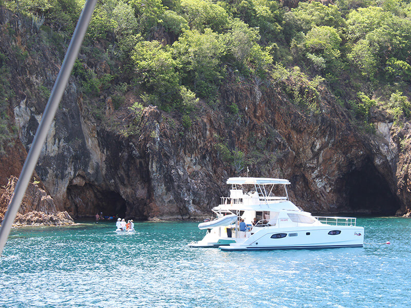 Cavernas em Norman Island Foto: Marina Fonseca