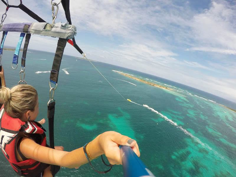 Parasail em Waikiki Beach Foto: Lala Rebelo
