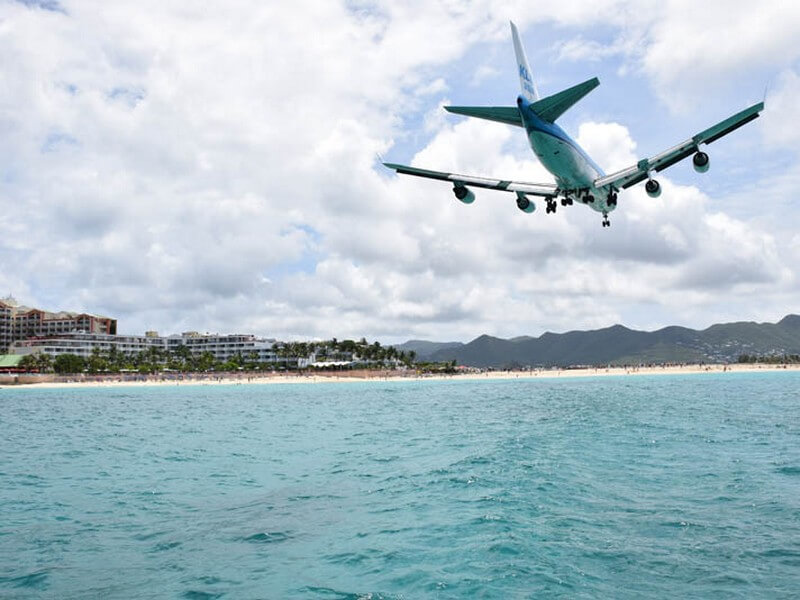 Pouso de um avião no famoso aeroporto Princess Juliana - Maho Beach Foto: Lala Rebelo