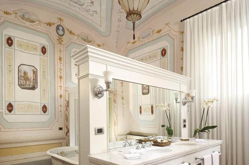 Banheiro da Deluxe Suite no Castello Del Nero Foto: Divulgação
