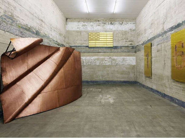 Danh Vo, "Numbers (6)"(2011); "Trio" (2010); "We the people" (2011) Foto: Reprodução / Museumsportal Berlin