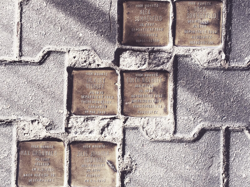 Diferentes pessoas, enviadas aos campos de Auschwitz, Teresienstadt ou aprisionadas pela Gestapo Foto: Laura Ammann