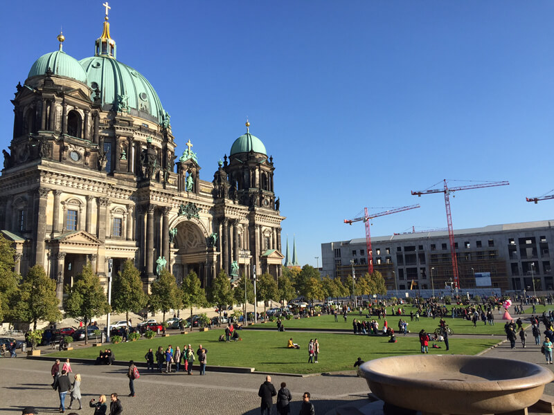 A Catedral de Berlim Berliner Dom e o Lustgarten Foto: Laura Ammann