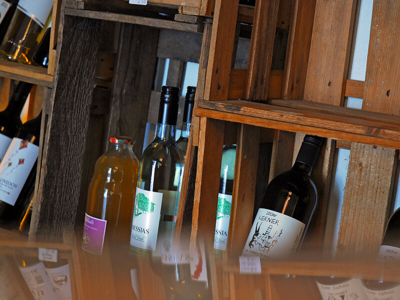 Parte da seleção de vinhos da Weinladen, a loja de vinhos da Weinerei Foto: Divulgação
