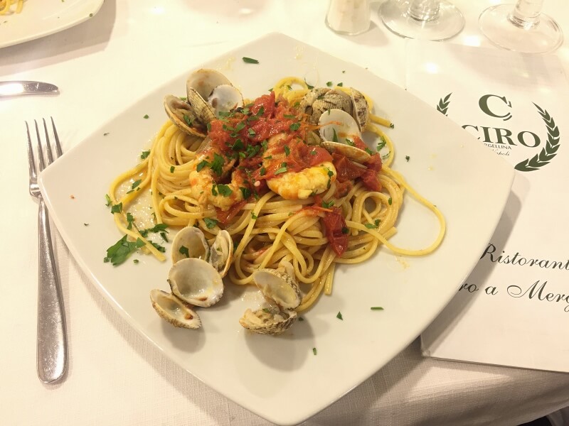 A massa que leva o nome da casa, com camarões e vongole Foto: Ana Maria Junqueira