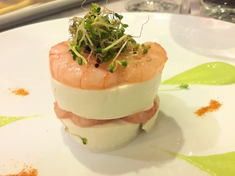 Lasagnetta de mozzarella de búfala com camarão cru Foto: Ana Maria Junqueira