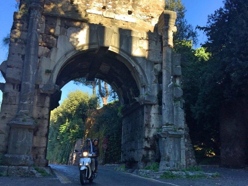 Tour de Vespa em Roma: na via Appia Antica Foto: Ana Maria Junqueira